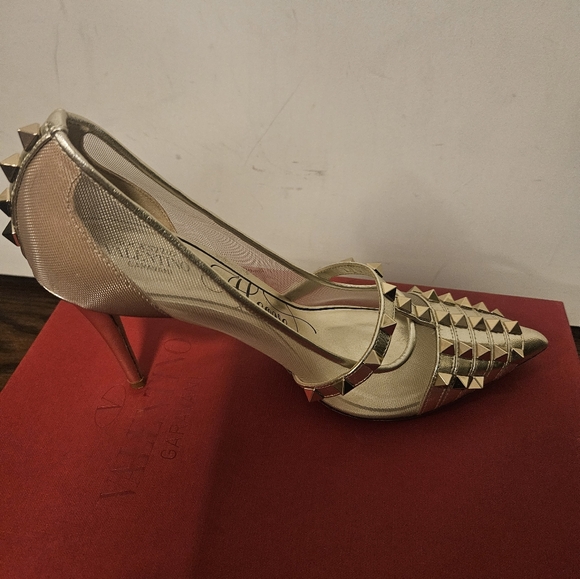 NEW VALENTINO GARAVANI Gold Mesh Nappa Rockstud Alcove Stiletto Pumps Size EU37 - Picture 4 of 6